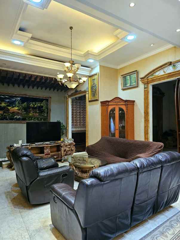 dijual rumah jl kiaracondong