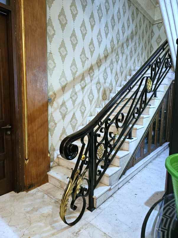 dijual rumah jl kiaracondong