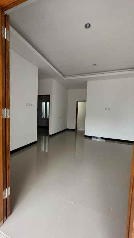 dijual rumah jl parangtritis sewon