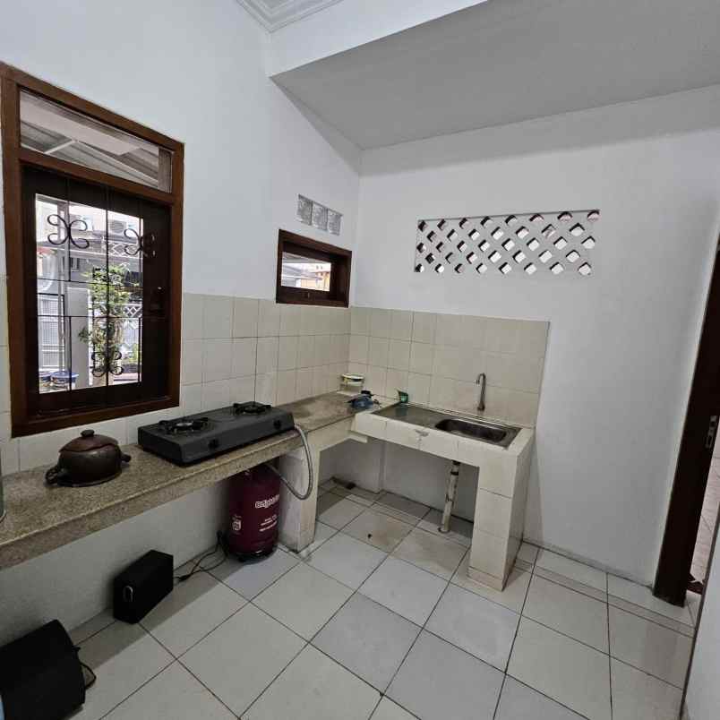 dijual rumah jl pondok kelapa duren