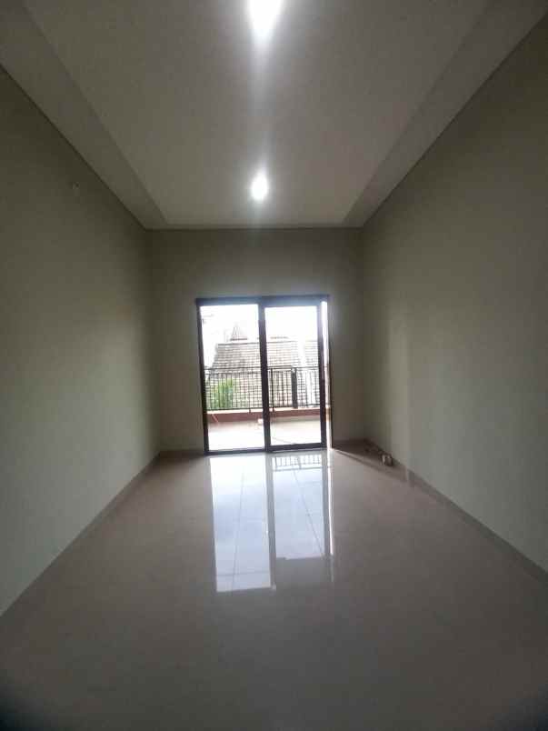 dijual rumah jl pondok kelapa duren