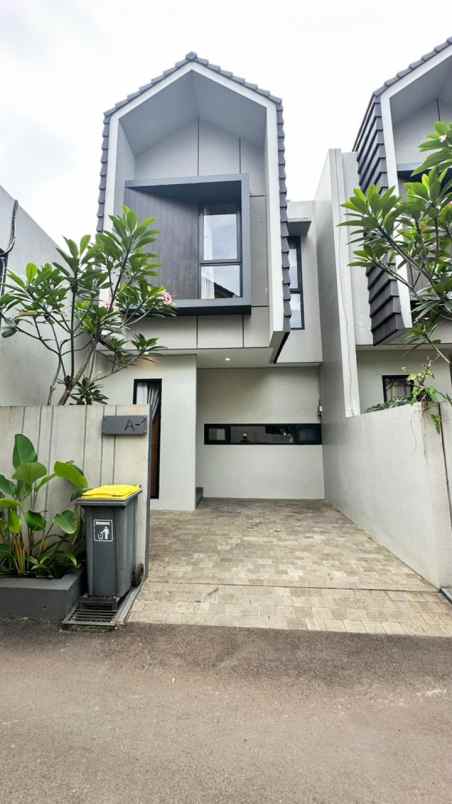 dijual rumah jl raya puspitek rt 01 rw