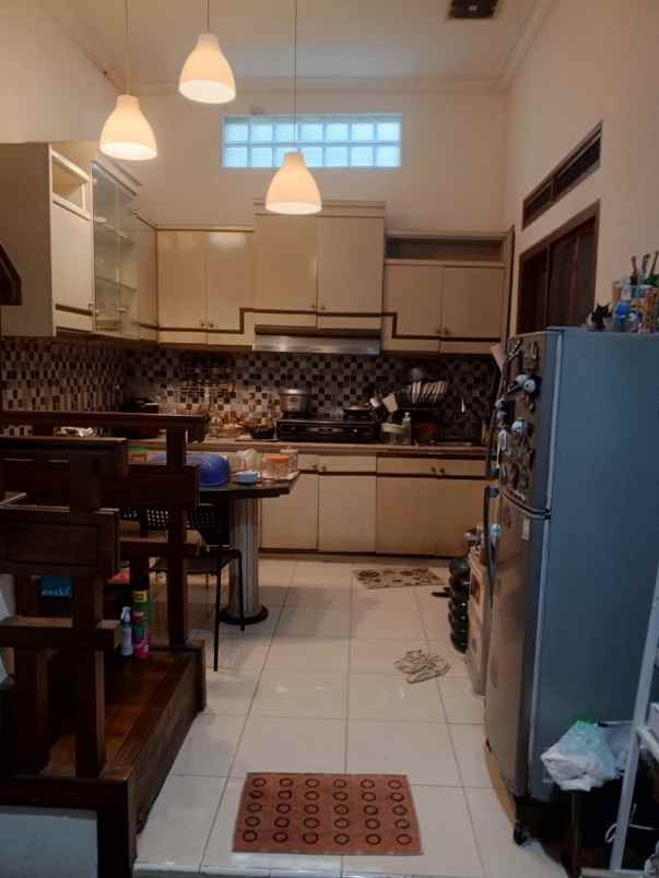 dijual rumah jl raya serpong teras