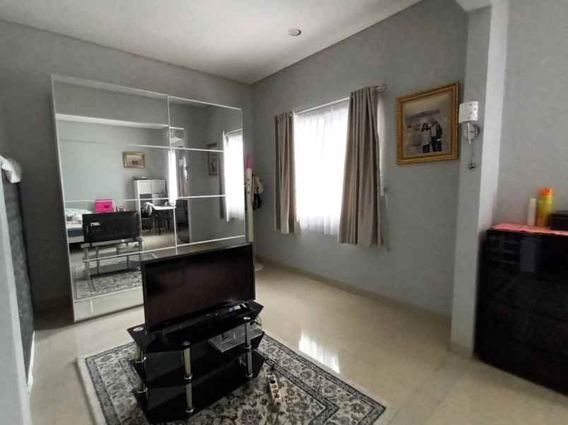 dijual rumah jl sariasih sarijadi sayap