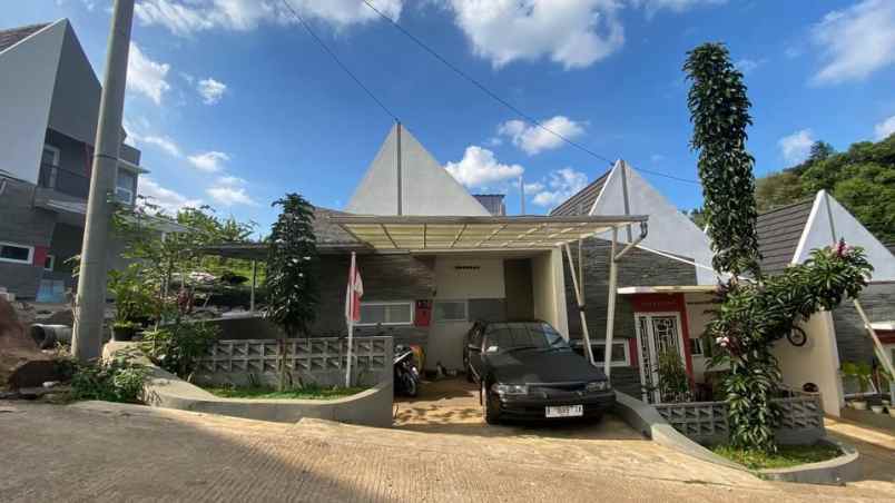 dijual rumah jl sasak batu jatihandap