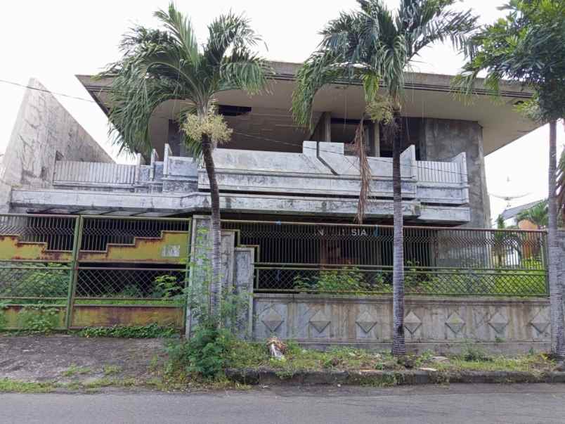 dijual rumah jl taman darmo harapan