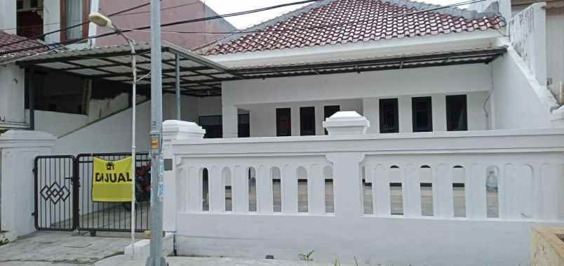 dijual rumah jl tenggilis mejoyo