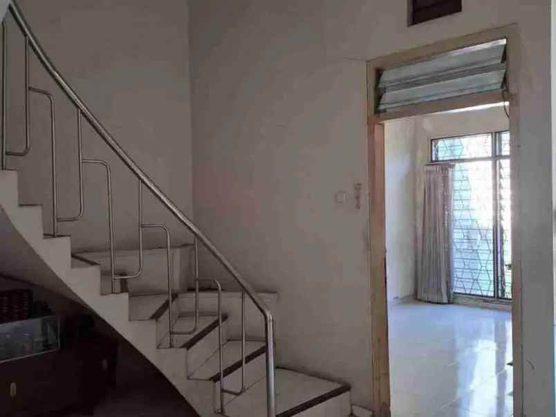 dijual rumah jl tenggilis mejoyo