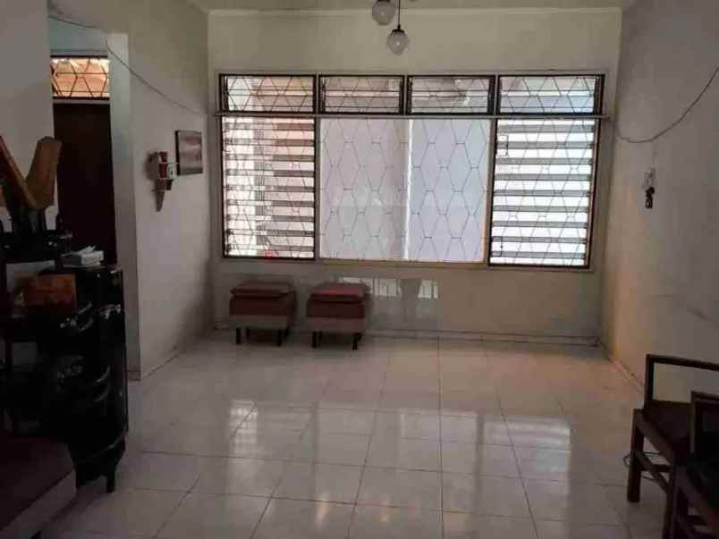 dijual rumah jl tenggilis mejoyo