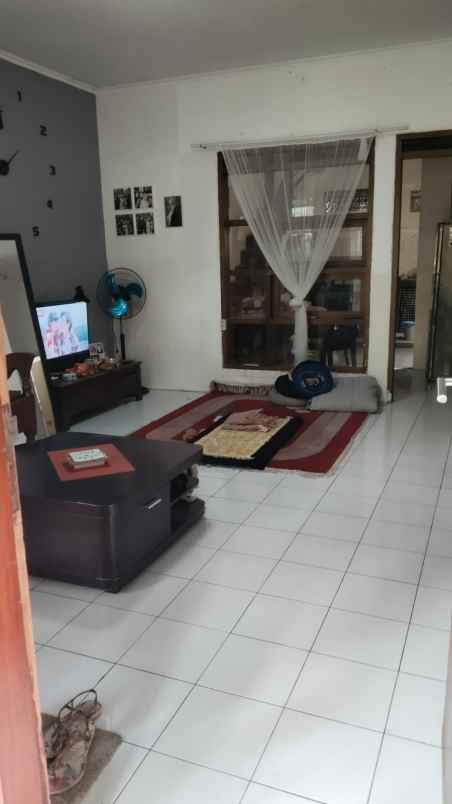 dijual rumah jl tulip bumi adipura