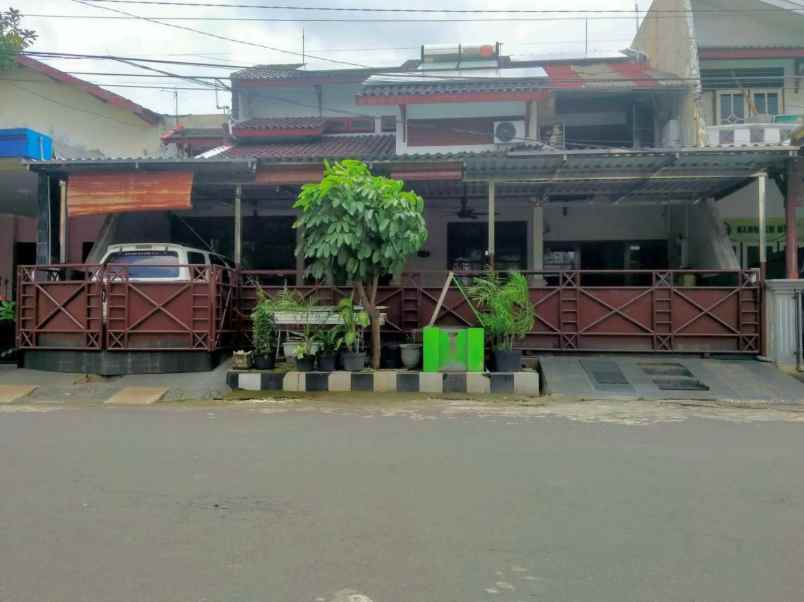 dijual rumah jl wisma menanggal