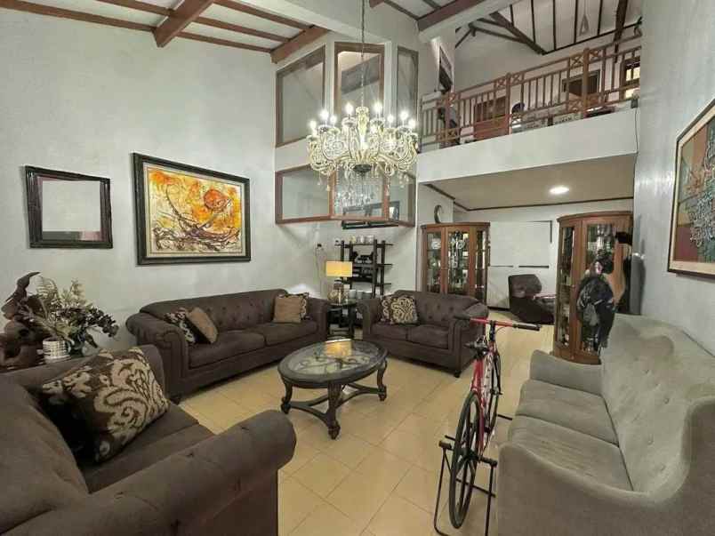 dijual rumah jl wisma menanggal