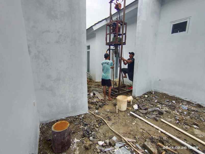 dijual rumah jln raya bojong