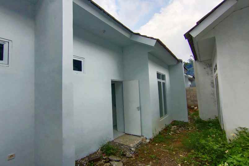 dijual rumah jln raya bojong