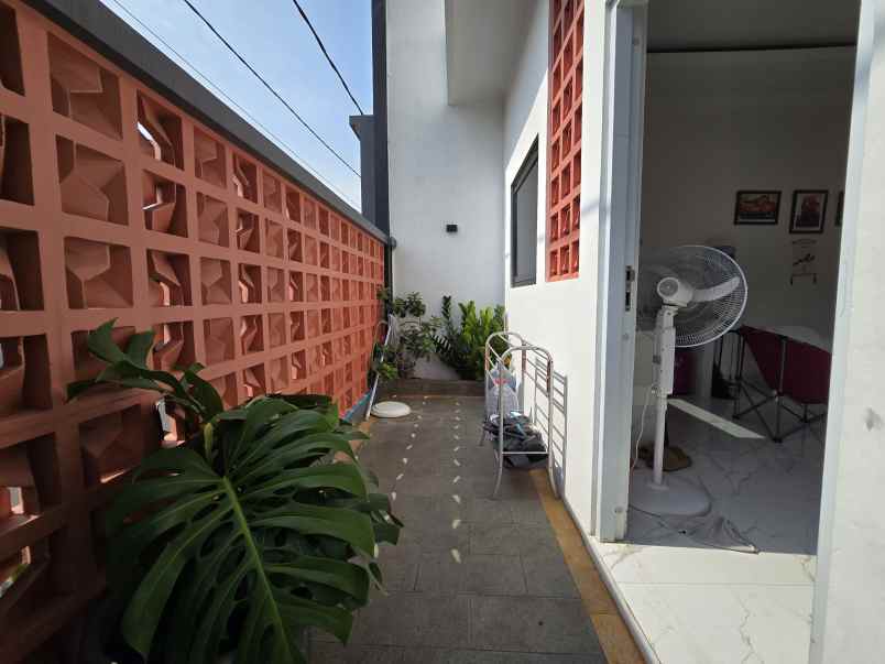 dijual rumah jln swadaya rawadomba