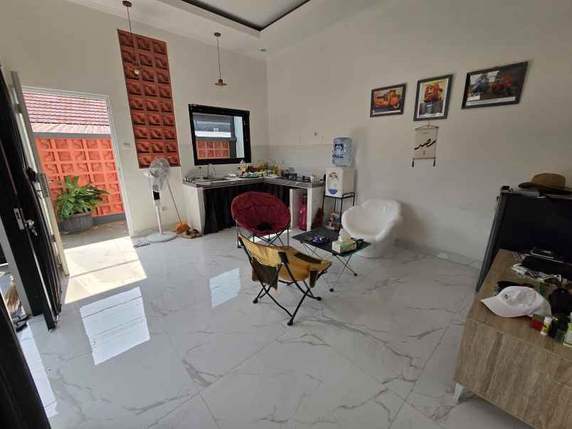 dijual rumah jln swadaya rawadomba