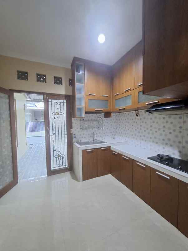 dijual rumah kadisoka