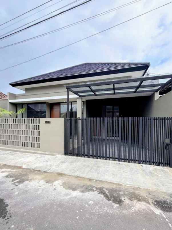 dijual rumah kaliurang km 14