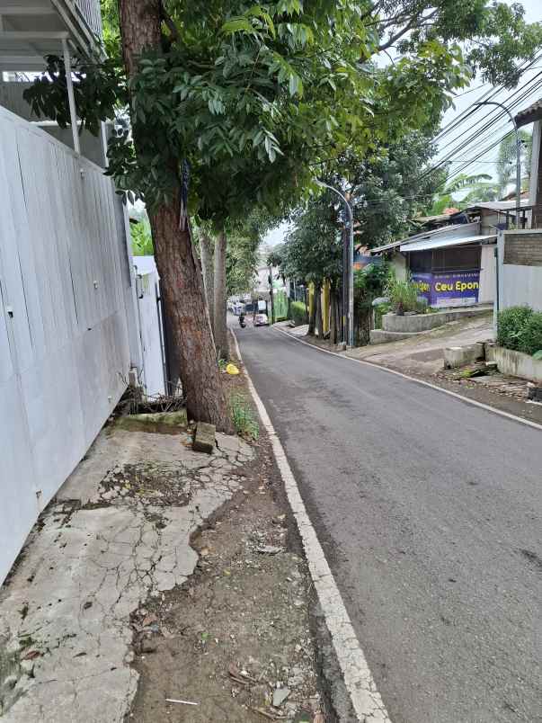 dijual rumah kamarung