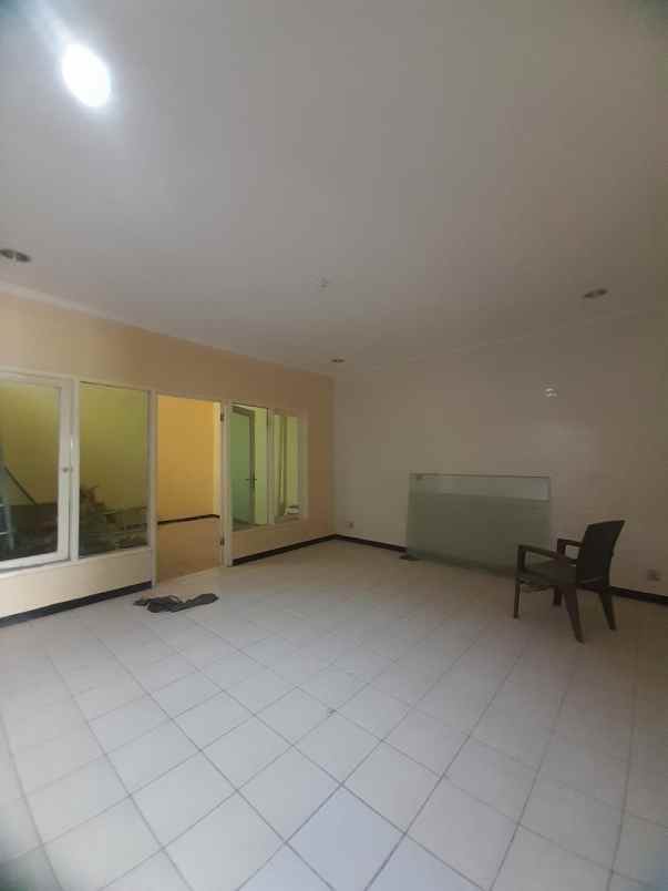 dijual rumah kantor graha asri ngagel