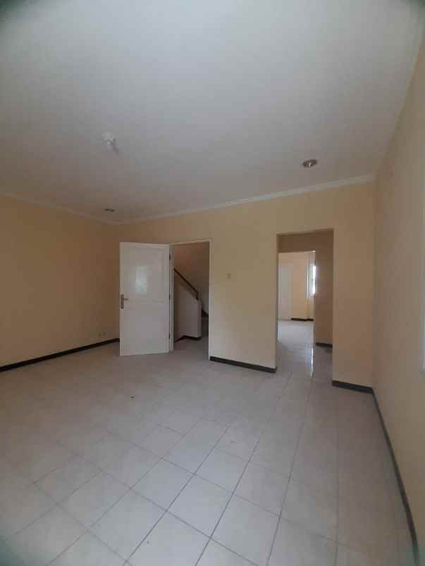 dijual rumah kantor graha asri ngagel