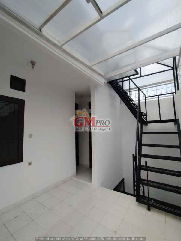 dijual rumah kawaluyaan indah