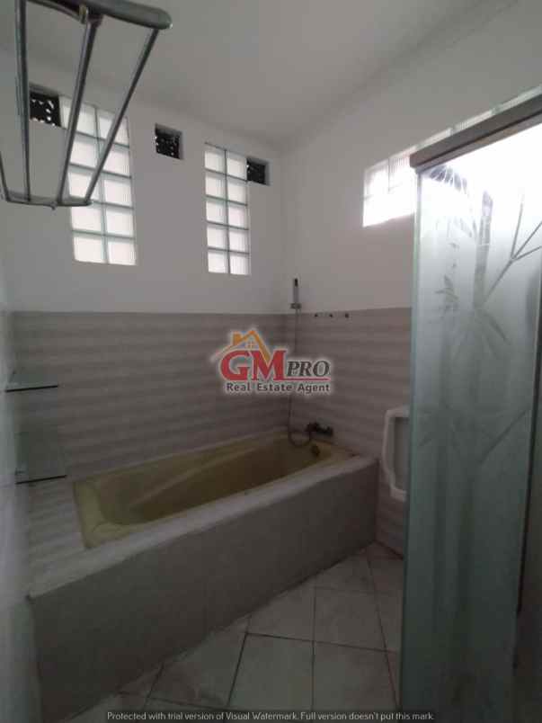 dijual rumah kawaluyaan indah