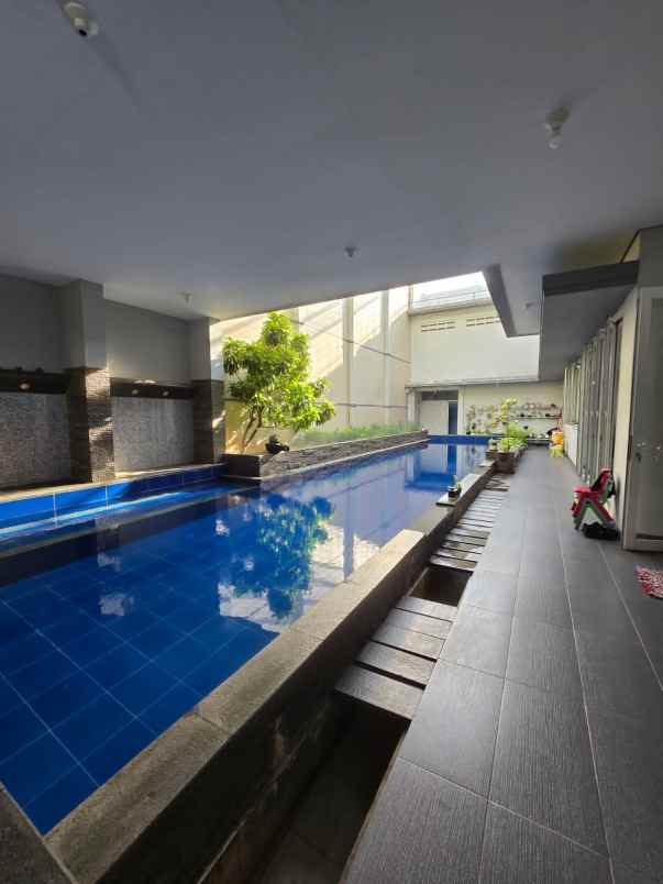 dijual rumah kayu putih