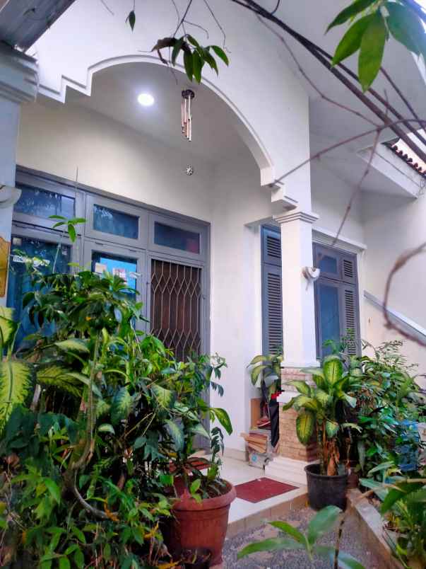 dijual rumah kebayoran lama