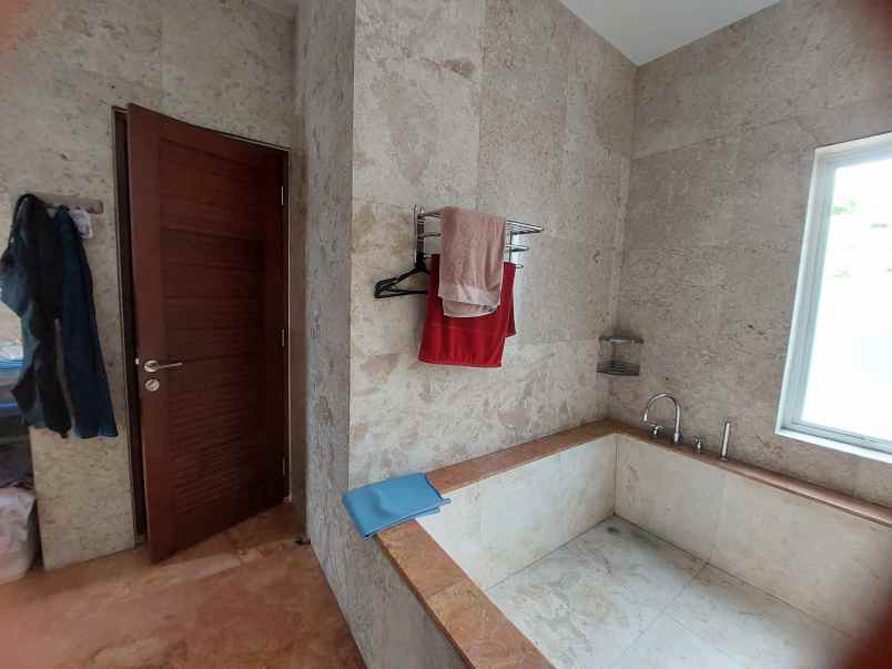 dijual rumah kemang pratama regency
