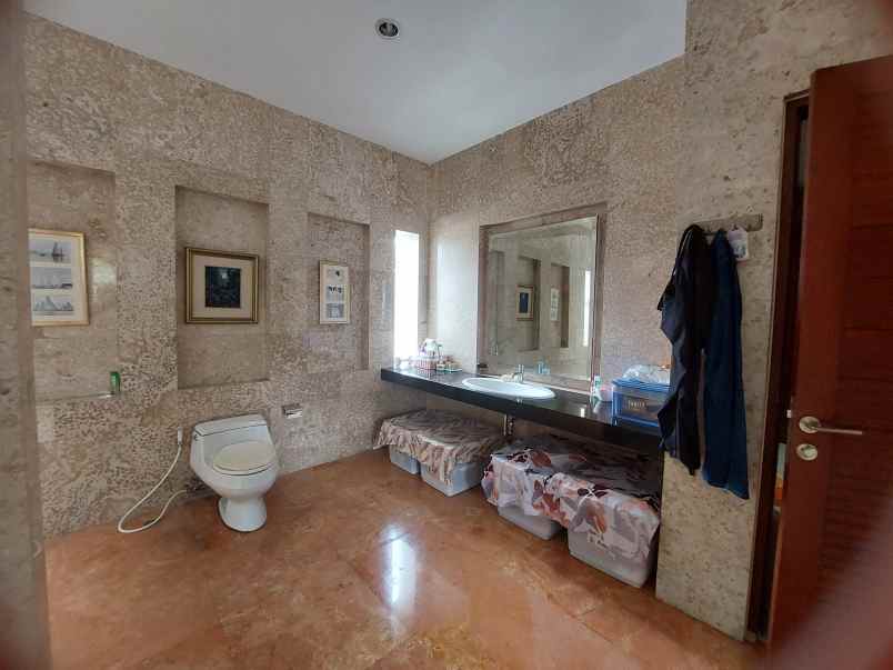 dijual rumah kemang pratama regency