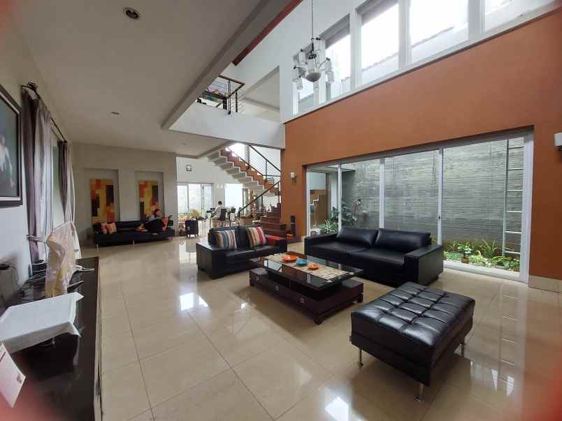 dijual rumah kemang pratama regency
