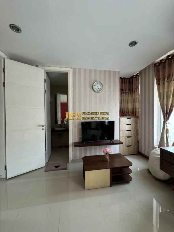 dijual rumah komplek citraland gama
