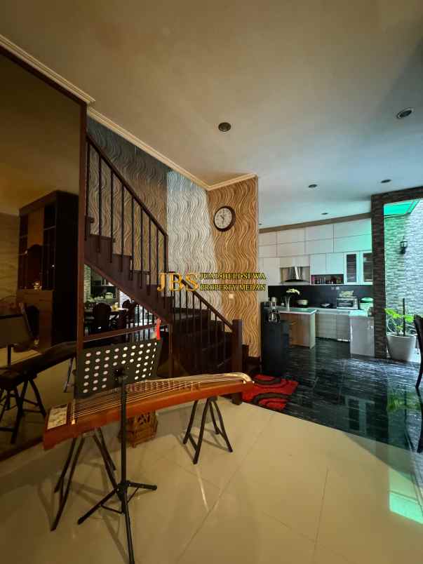dijual rumah komplek citraland gama