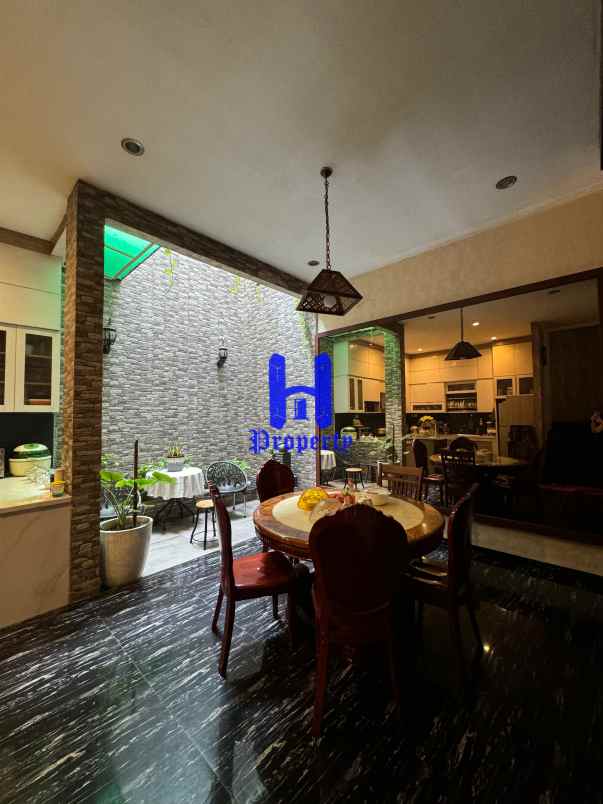 dijual rumah komplek citraland gama