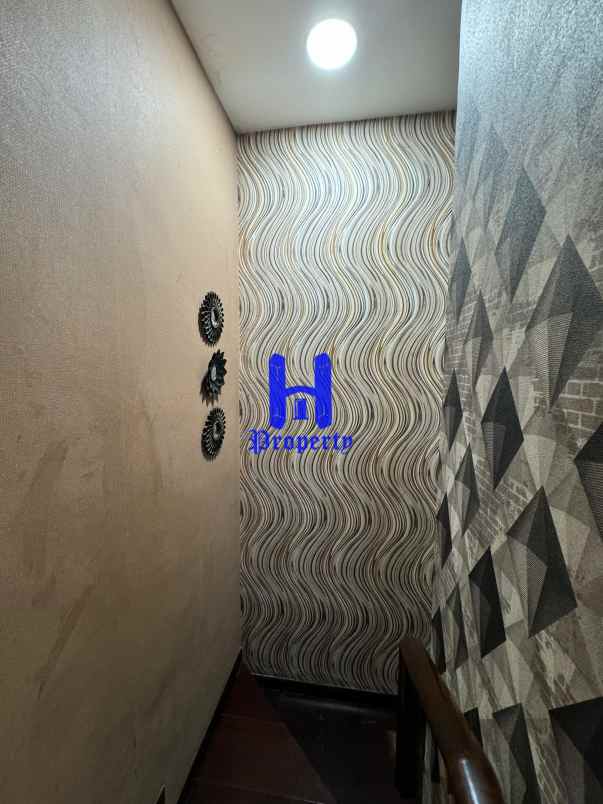 dijual rumah komplek citraland gama