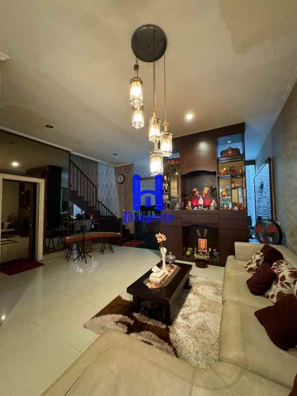 dijual rumah komplek citraland gama