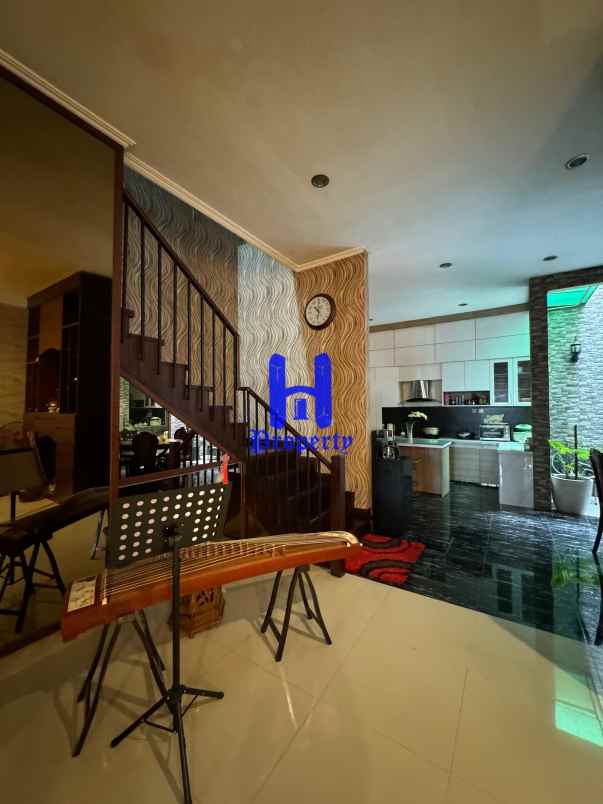 dijual rumah komplek citraland gama