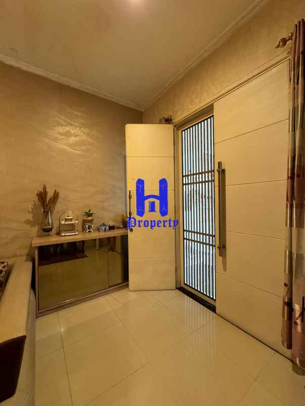dijual rumah komplek citraland gama