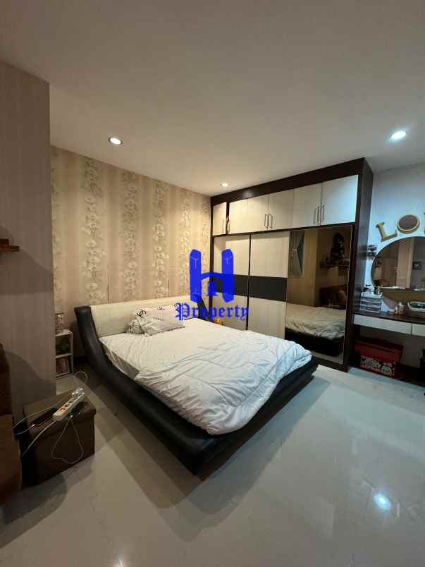 dijual rumah komplek citraland gama