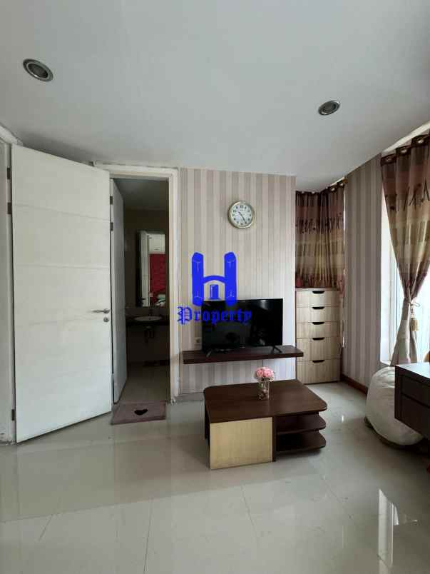 dijual rumah komplek citraland gama