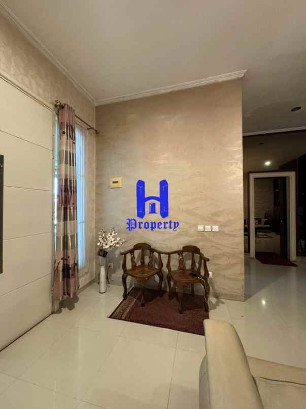 dijual rumah komplek citraland gama