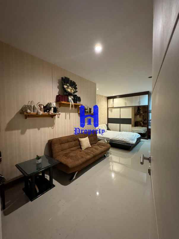 dijual rumah komplek citraland gama