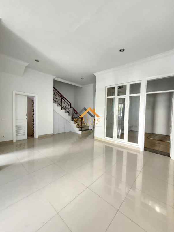 dijual rumah komplek citraland gama