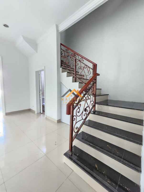 dijual rumah komplek citraland gama