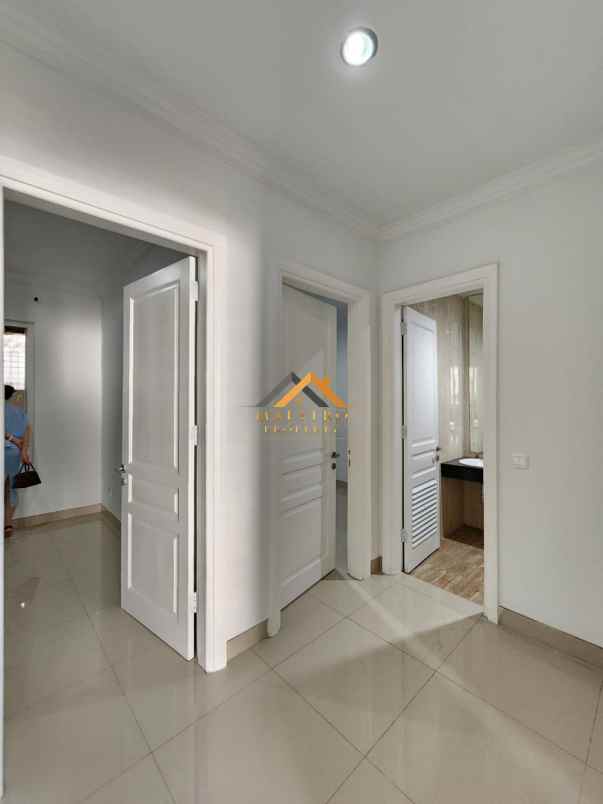 dijual rumah komplek citraland gama