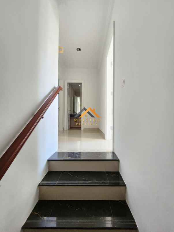 dijual rumah komplek citraland gama