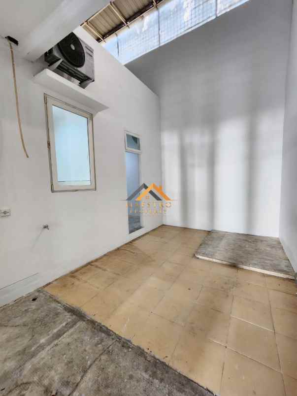 dijual rumah komplek citraland gama