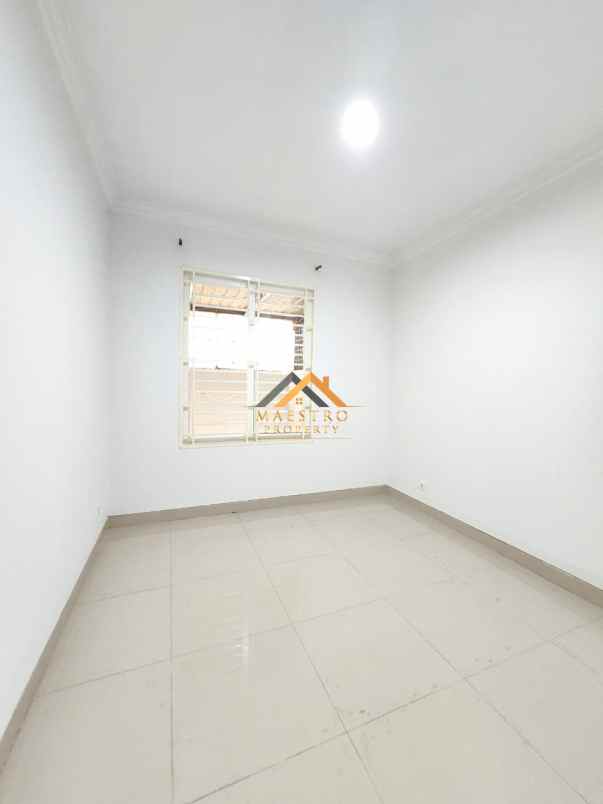 dijual rumah komplek citraland gama