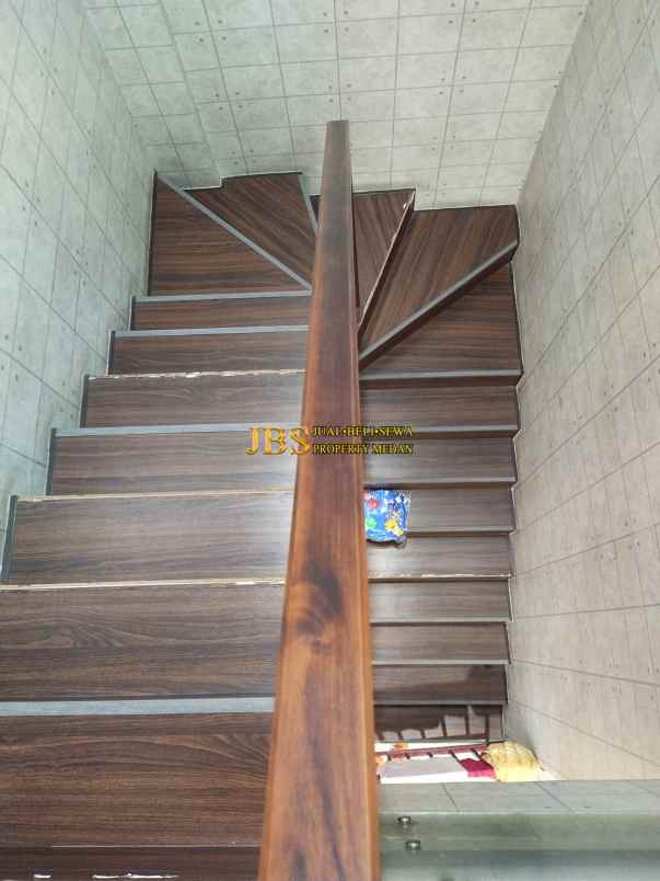 dijual rumah komplek givency one type